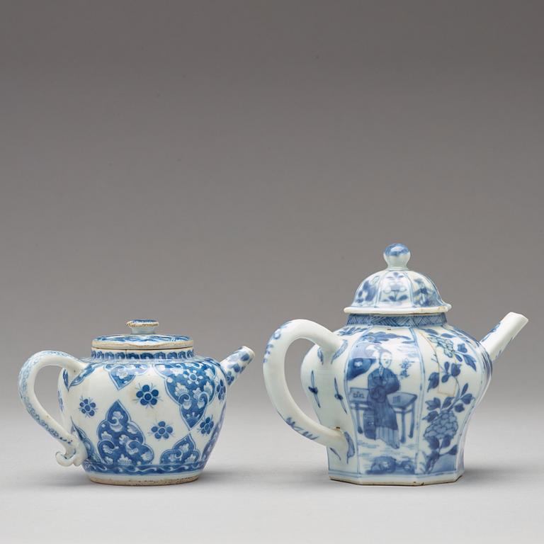 Two blue and white teapots, Qing dynasty, Kangxi (1662-1722).