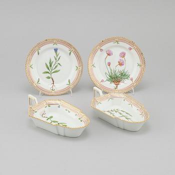 Two "3543" jelly bowls and two "3552" small plates from the Flora Danica Collection, Royal Copenhagen, 20th cenutry.