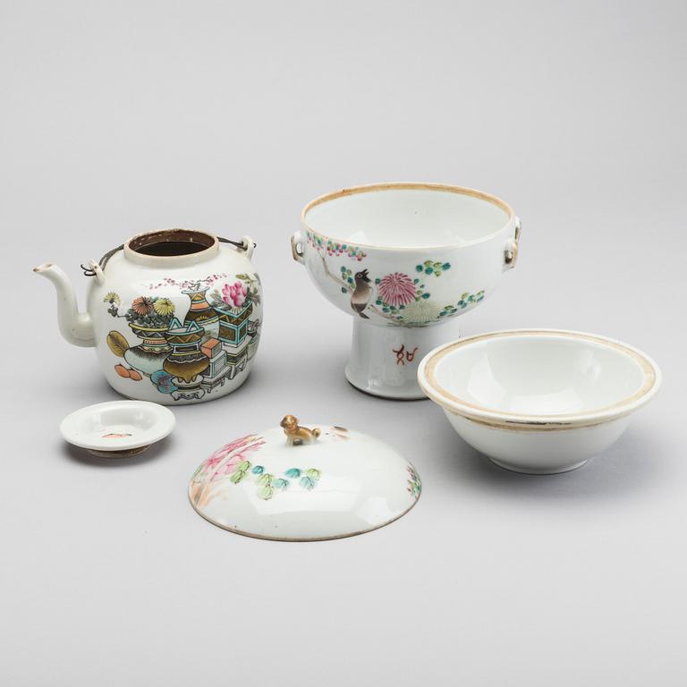 TEKANNA samt MATKÄRL MED VÄRMEHÅLLNING, porslin, Kina, 1900-tal.
