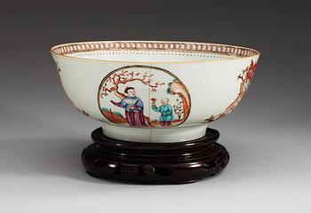 A famille rose armorial punch bowl, Qing dynasty, Qianlong (1736-95).