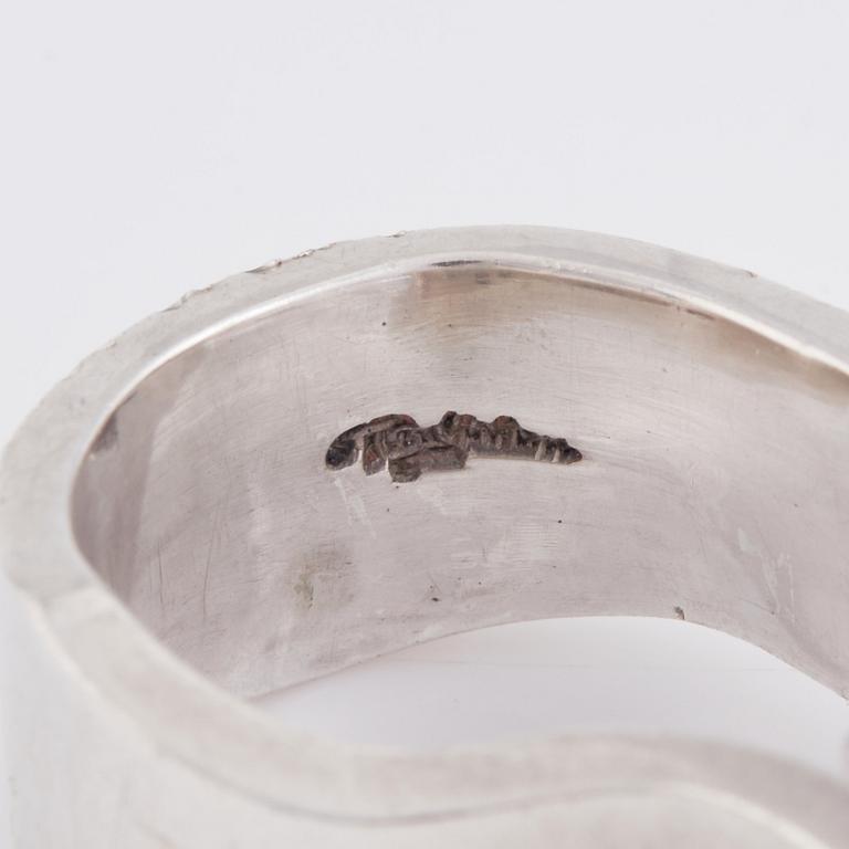 Rey Urban, ring sterlingsilver med fasettslipad bergkristall, Stockholm 1982.