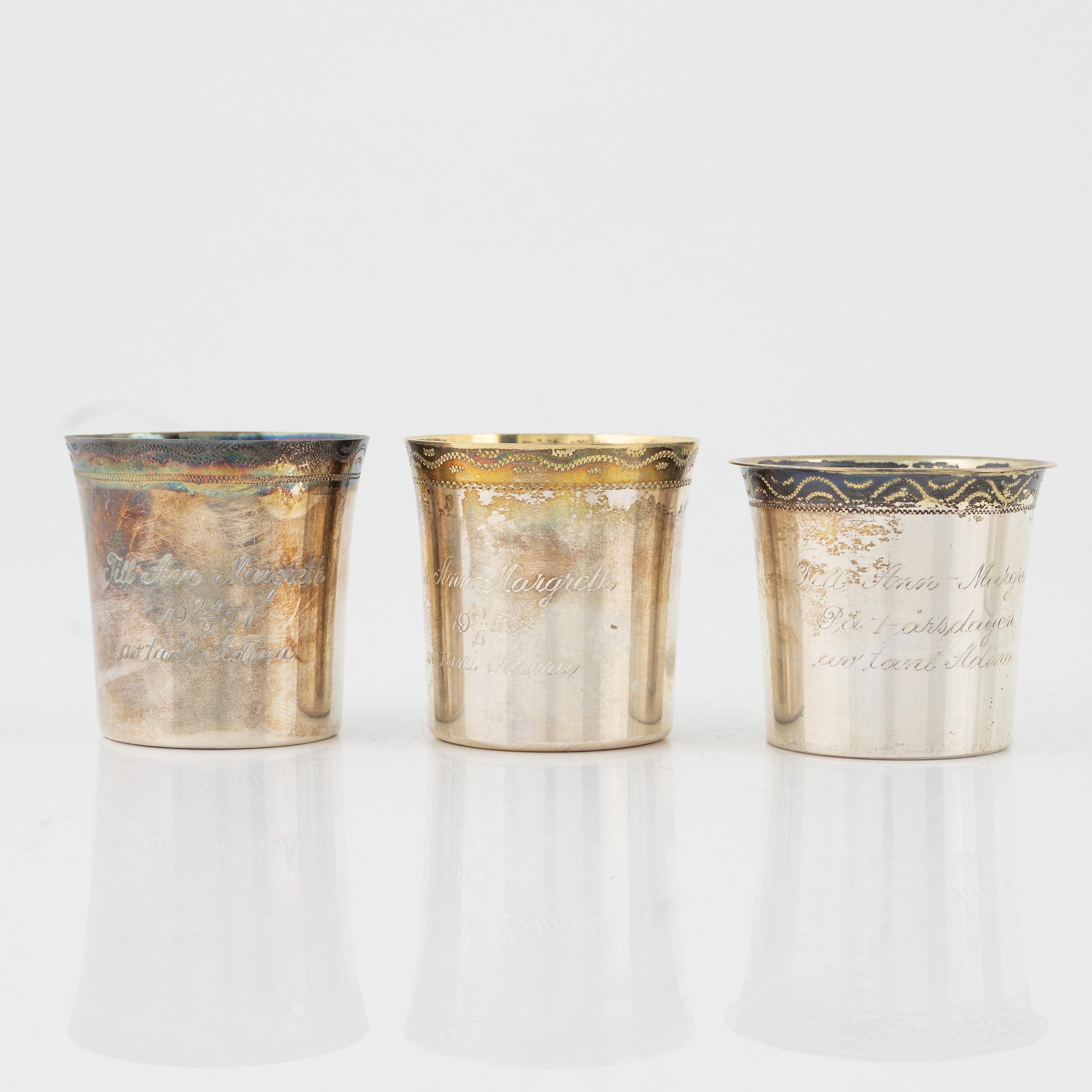 Silverföremål, 11 st, bland annat bägare, C.G. Hallberg, Stockholm, 1940-tal.