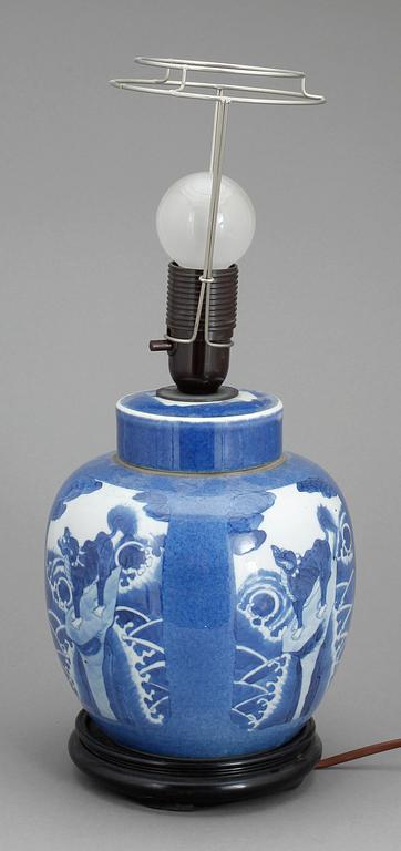 BORDSLAMPA, porslin, Kina, 1900-tal.