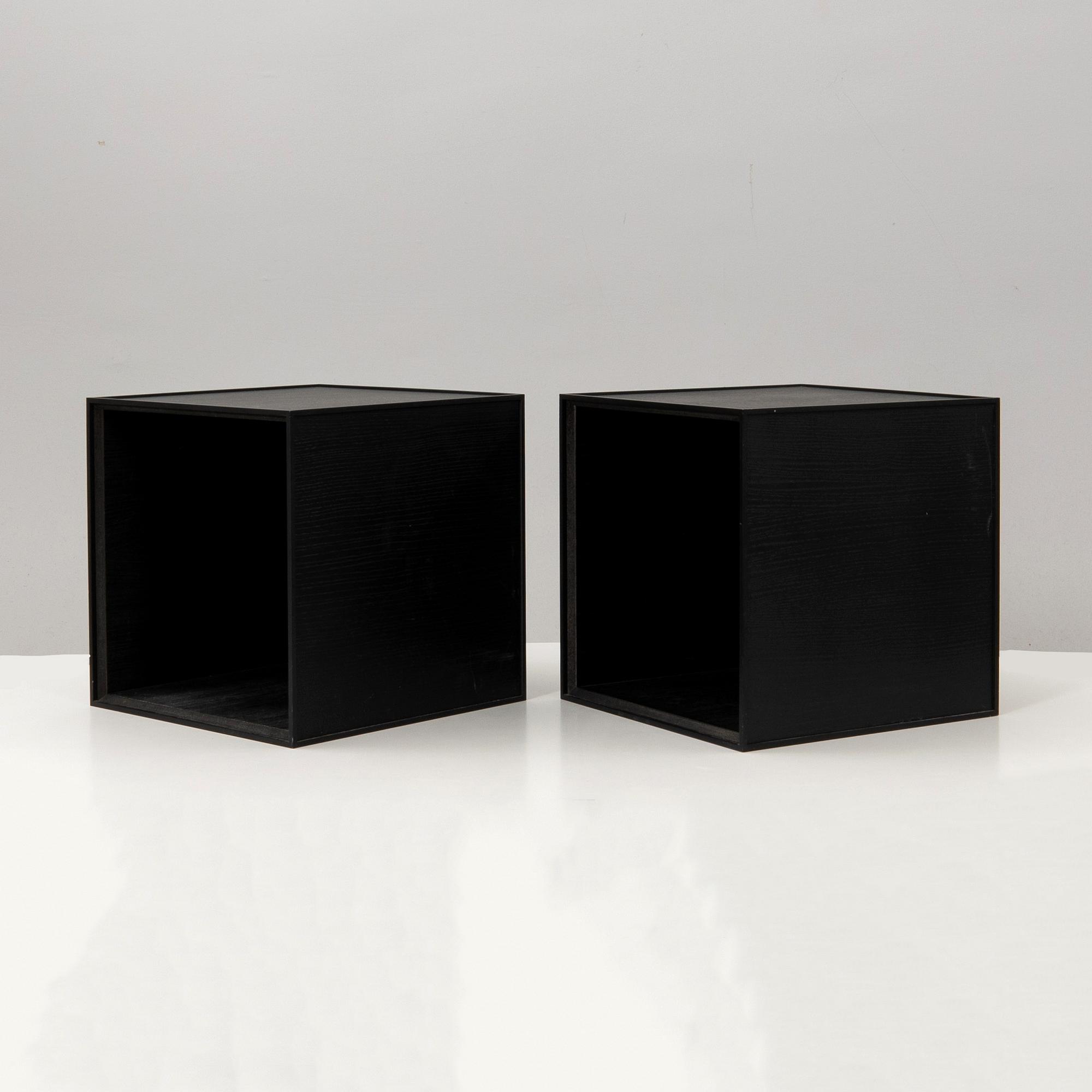 Mogens Lassen, vägghyllor ett par "Frame 35 Box" för Audo Danmark 2020-tal.