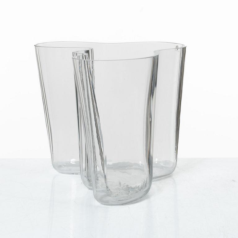 Alvar Aalto, a 'Savoy' glass vase, model 3030, Iittala, Finland.