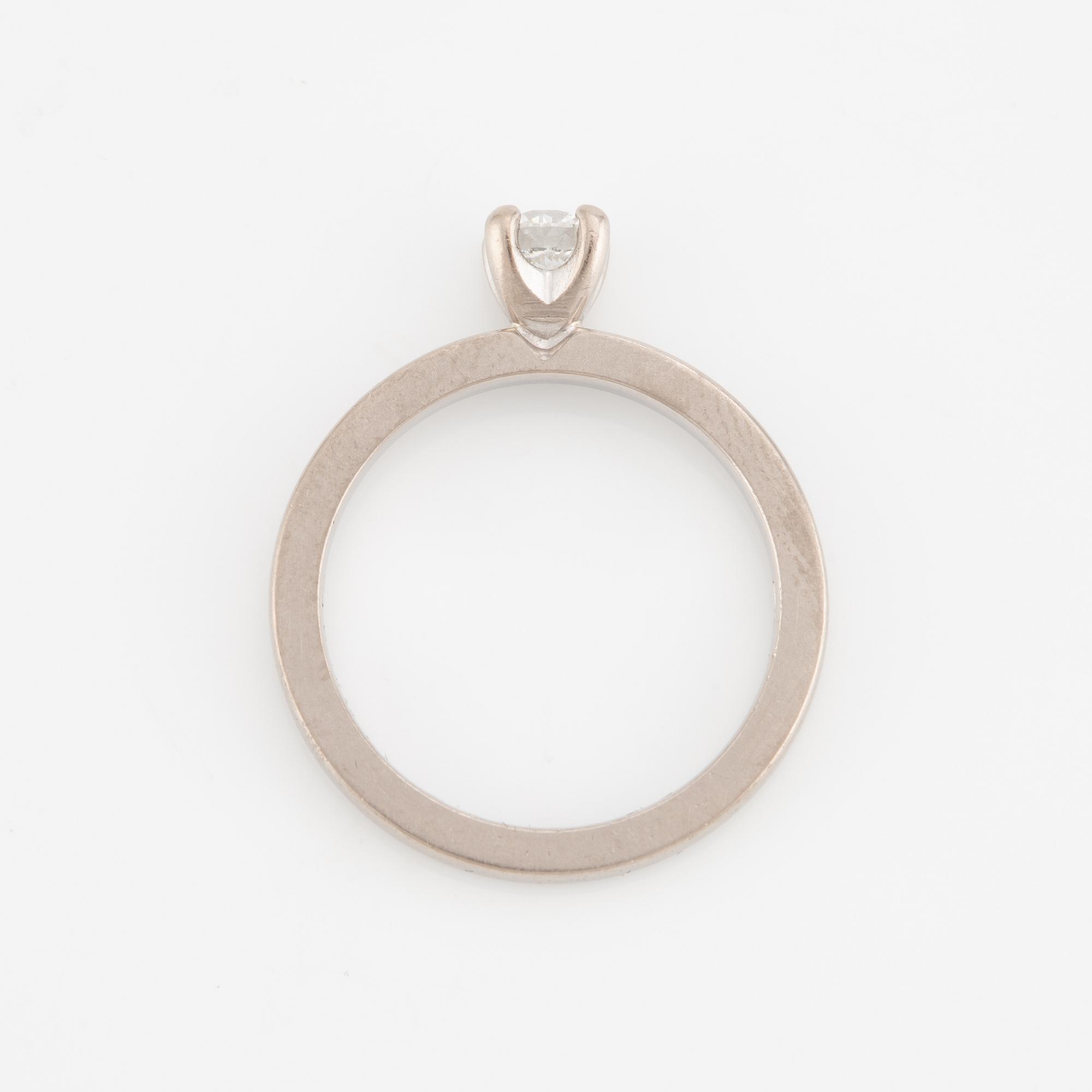 Ring, 18K white gold with brilliant-cut diamond.