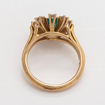 Ring, faceted emerald, brilliant cut diamonds, 18K gold, Stockholm 1982.