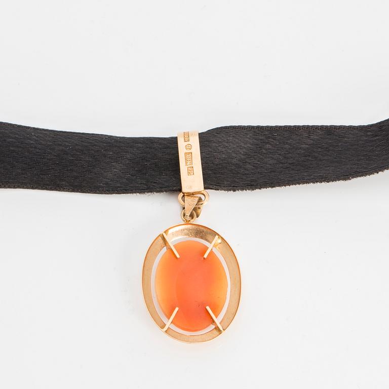 A shell cameo with 18K gold frame. Guldsmedjan, Jönköping, 1971.