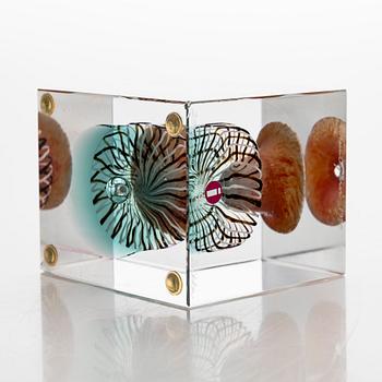 Oiva Toikka, an annual glass cube, signed Oiva Toikka, Nuutajärvi, Finland, 1999, 296/2000.