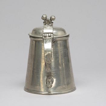 Eight pewter pieces, 18th/19th ct.