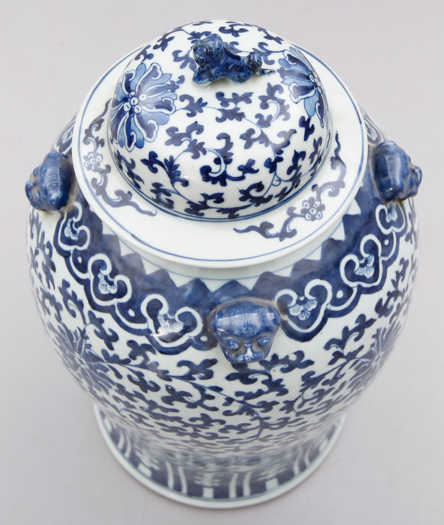 LOCKURNA, porslin, Kina, 1800-tal.