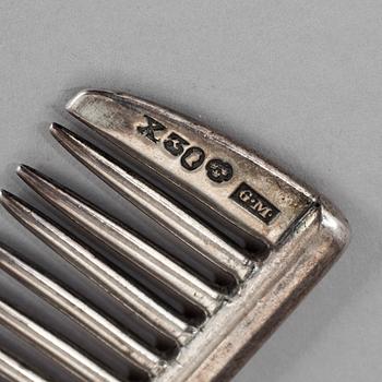 A silver comb by Gustaf Möllenberg, Stockholm, 1828. Vikt ca 62 grams.