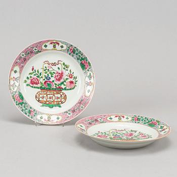 13 porcelain dishes, Samson, France, circa 1900.