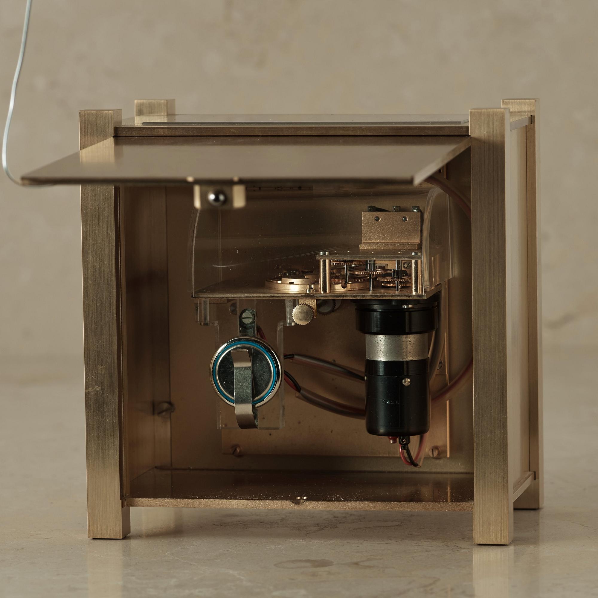 PATEK PHILIPPE, Genève, table clock, 140 x 90 x 141 mm,