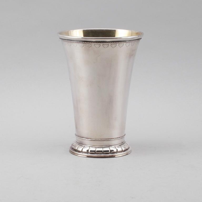 VAS, silver, GAB, Stockholm 1952. Vikt ca 547 gram.