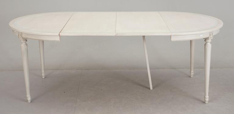 MATBORD, med två iläggsskivor,  gustaviansk stil, 1900-talets första hälft.