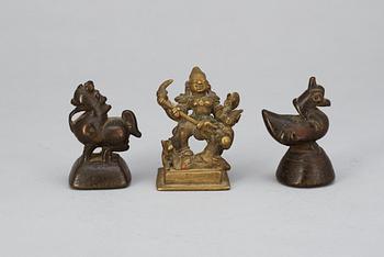 376. FIGURINER, 3 st, brons. Qing dynastin (1644-1914).