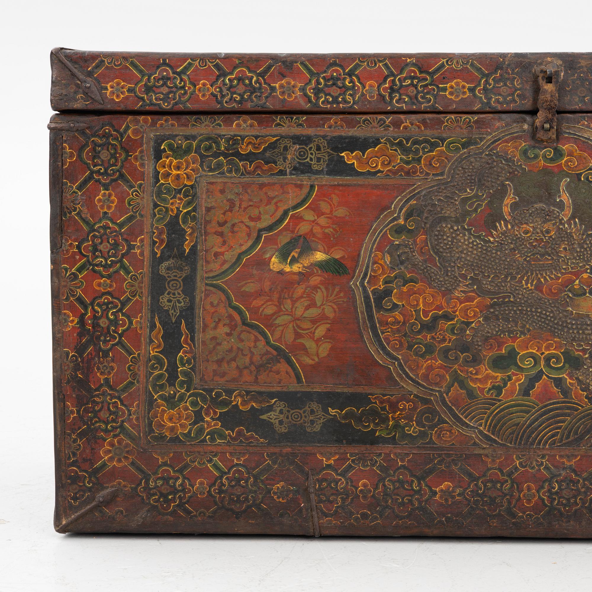 A Chinese chest, 20th century.
