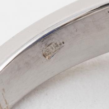 RING, med safir 7.49 ct och baguetteslipade diamanter.