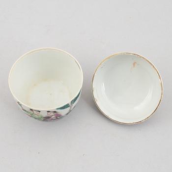 Six pieces of Japanese and Chinese porcelain, 18th-20th century.