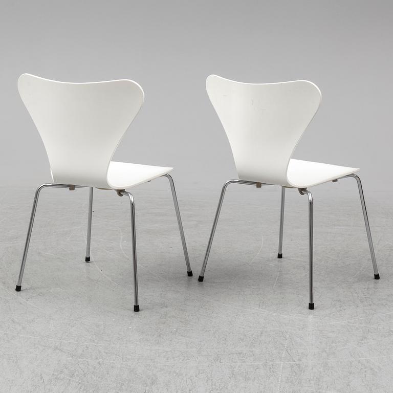 ARNE JACOBSEN, a set of six Sjuan chairs, Fritz Hansen, Denmark 1992.