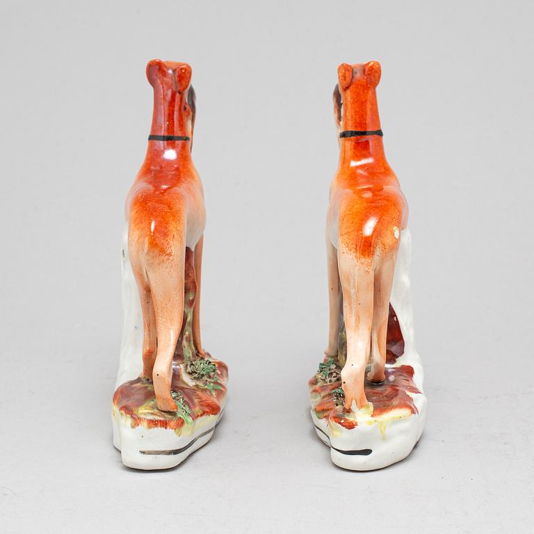 FIGURINER, ett par, porslin, England, omkring år 1900.