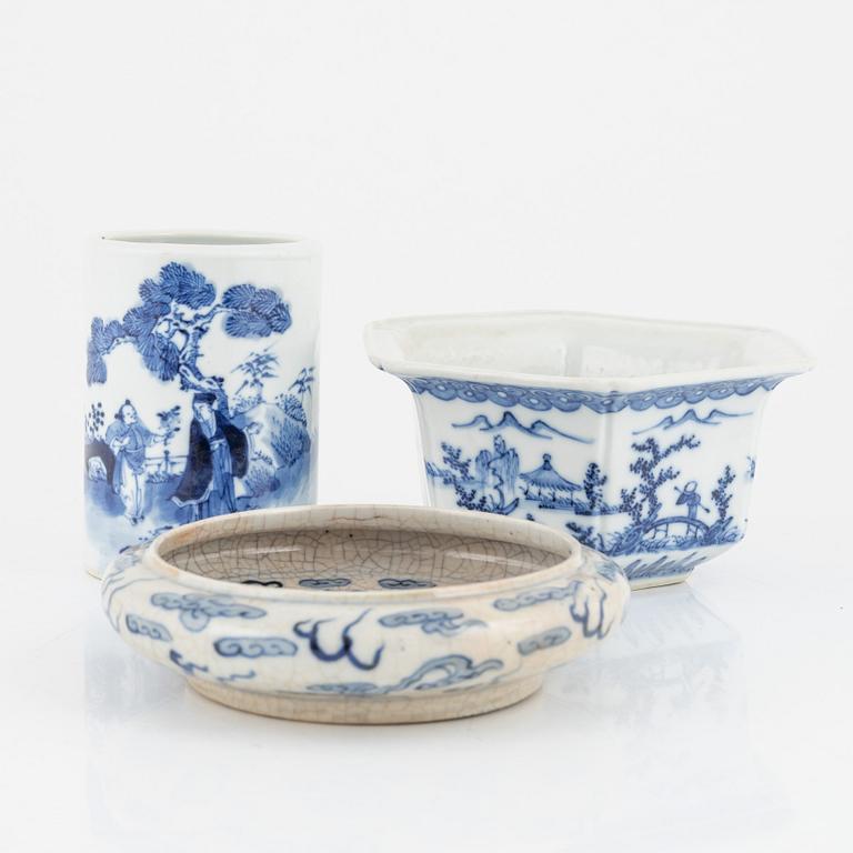 A blue and white brush holder, censer, and pot. China, late Qing Dynasty.