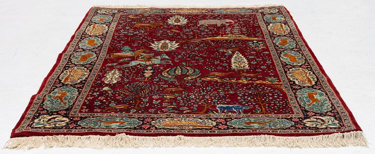 Carpet, Tabriz, with hunting motif. 220 x 140 cm.