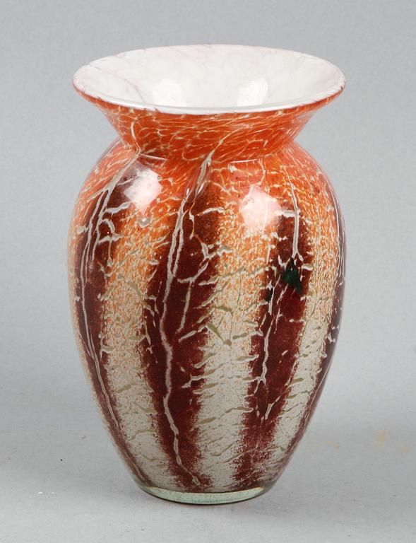 VAS, glas, troligen Loetz. Omärkt.