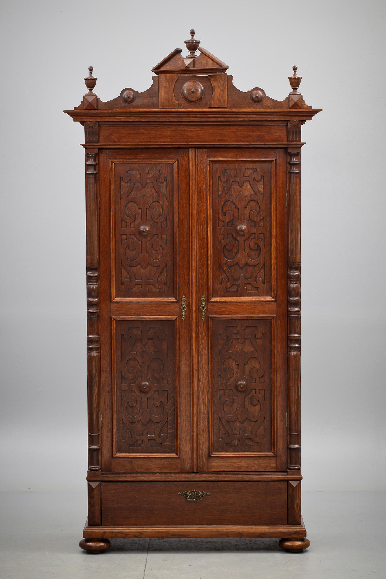 SKÅP, nyrenässans, omkring sekelskiftet 1800/1900.