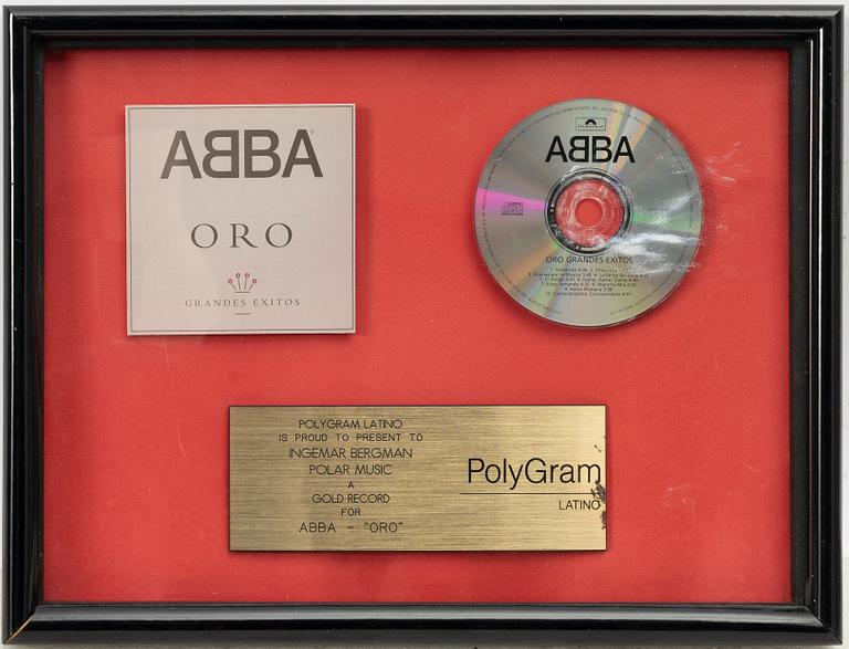 ABBA, "ORO", guldskiva, samt av Agnetha Fältskog signerat promotionmaterial.