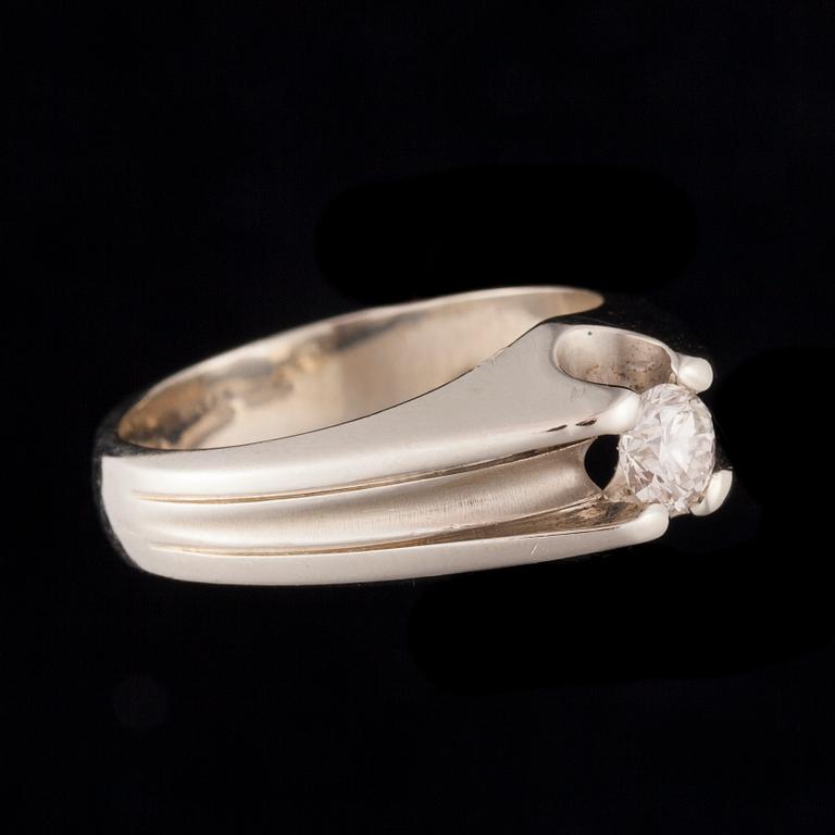 RING, 18K vitguld, briljantslipad diamant. Vikt ca 8,1 g.