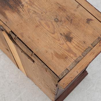 Hanging cabinet, 19th century.