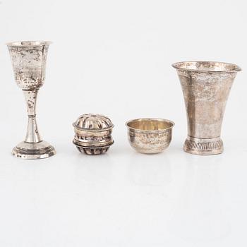 Kalk, tumlare, dosa samt bägare, silver, Sverige, 1700-talets andra hälft till 1832.