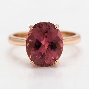 Ring, 14K guld med en oval turmalin.