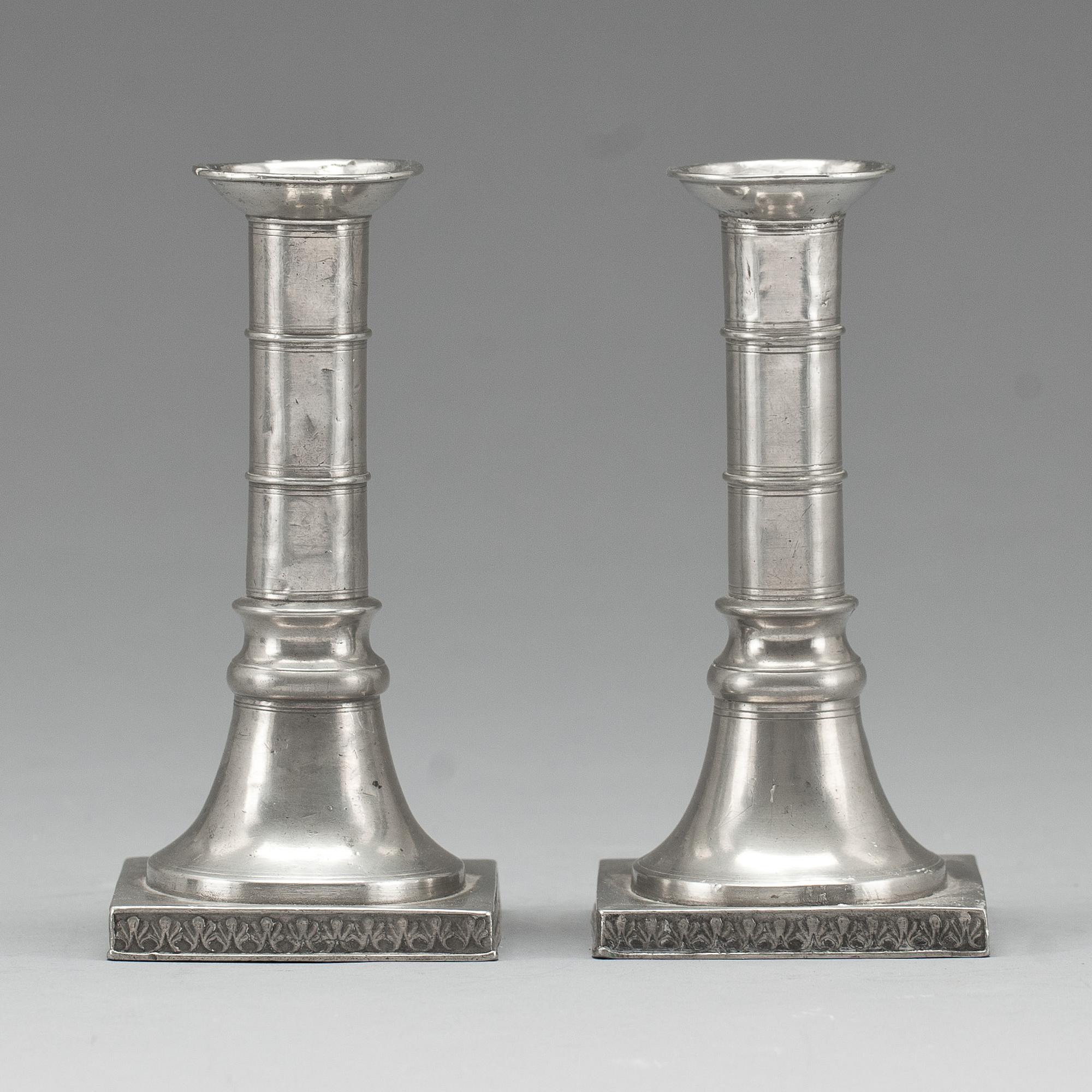 LJUSSTAKAR, ett par, tenn. Sven Berglund (1811-1844/53), Malmö.