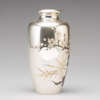 A Japanese silver vase, first half of 20th Century.