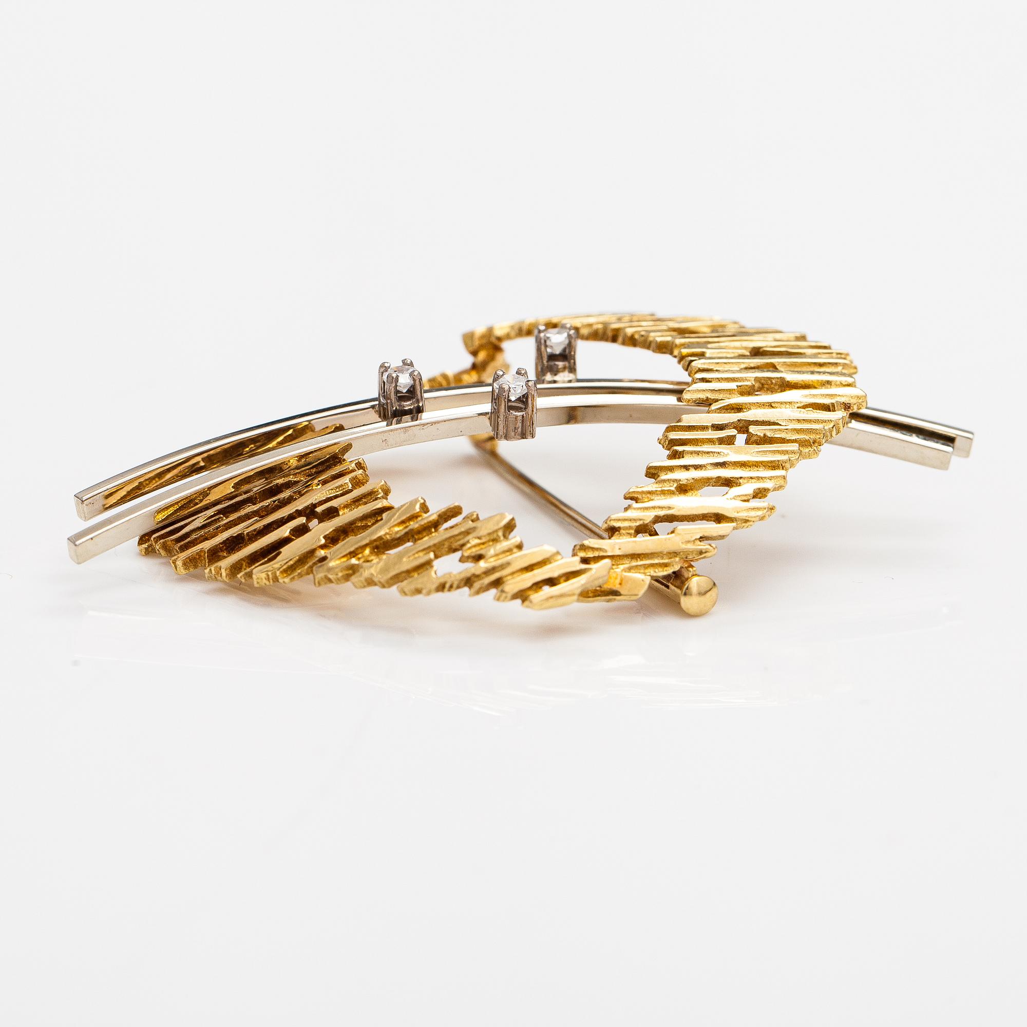 Brosch, 18K guld och diamanter ca 0.09 ct tot.