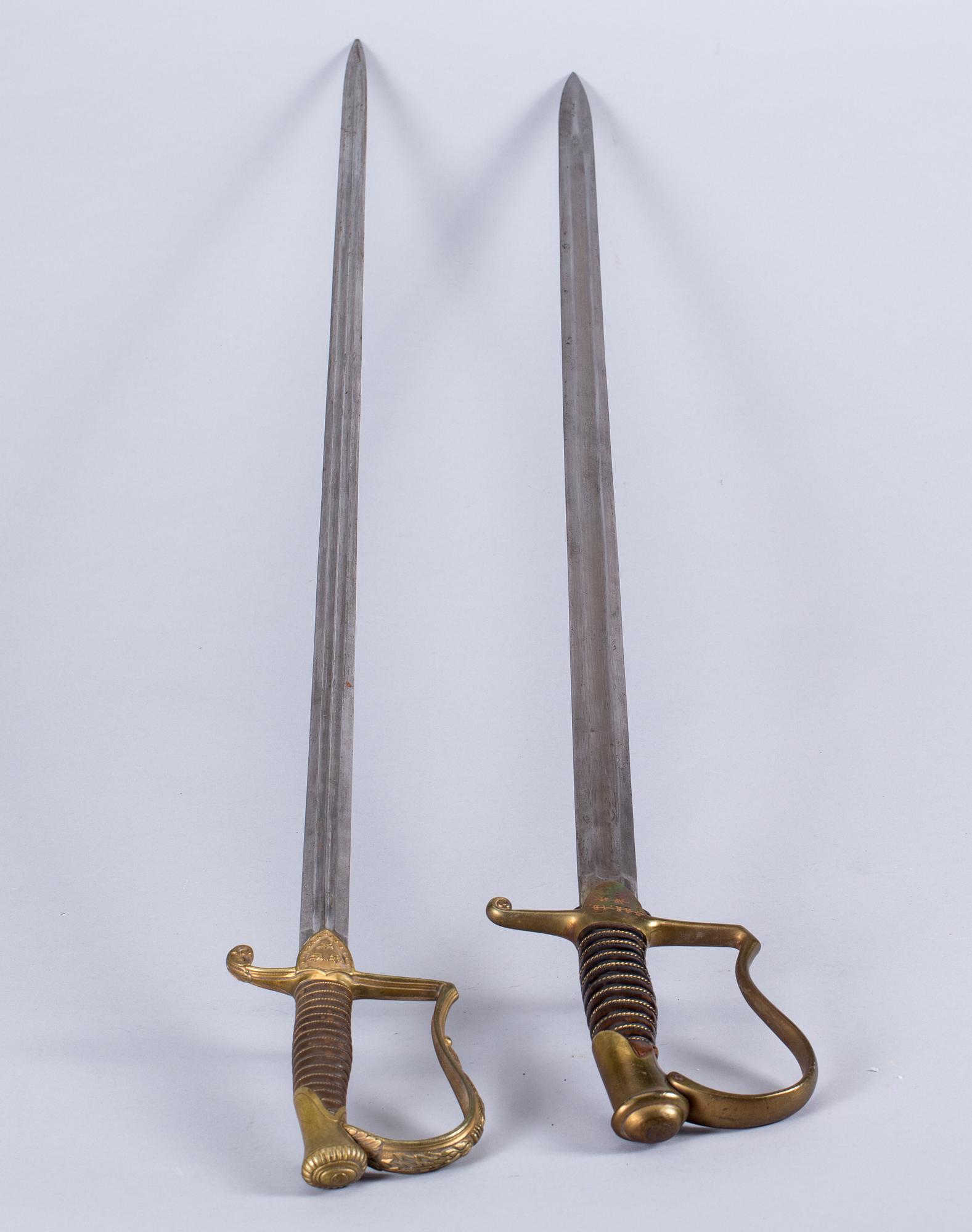 SABLAR, 2 st, svenska, m/1899 för infanteriofficer samt m/1889 för artilleriofficer.