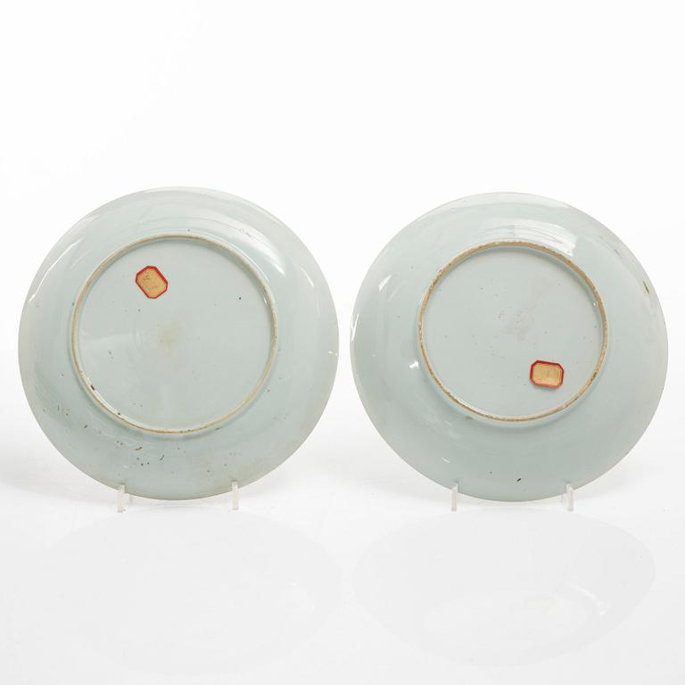 Tallrikar, 15 stycken, porslin, Kina, Qingdynastin, 1700-tal.