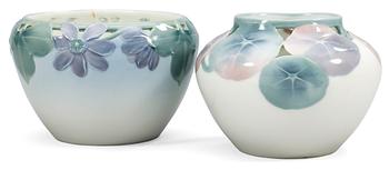 1122. A Karl Lindström porcelain art nouveau vase and an unknown vase by Rörstrand ca 1900.
