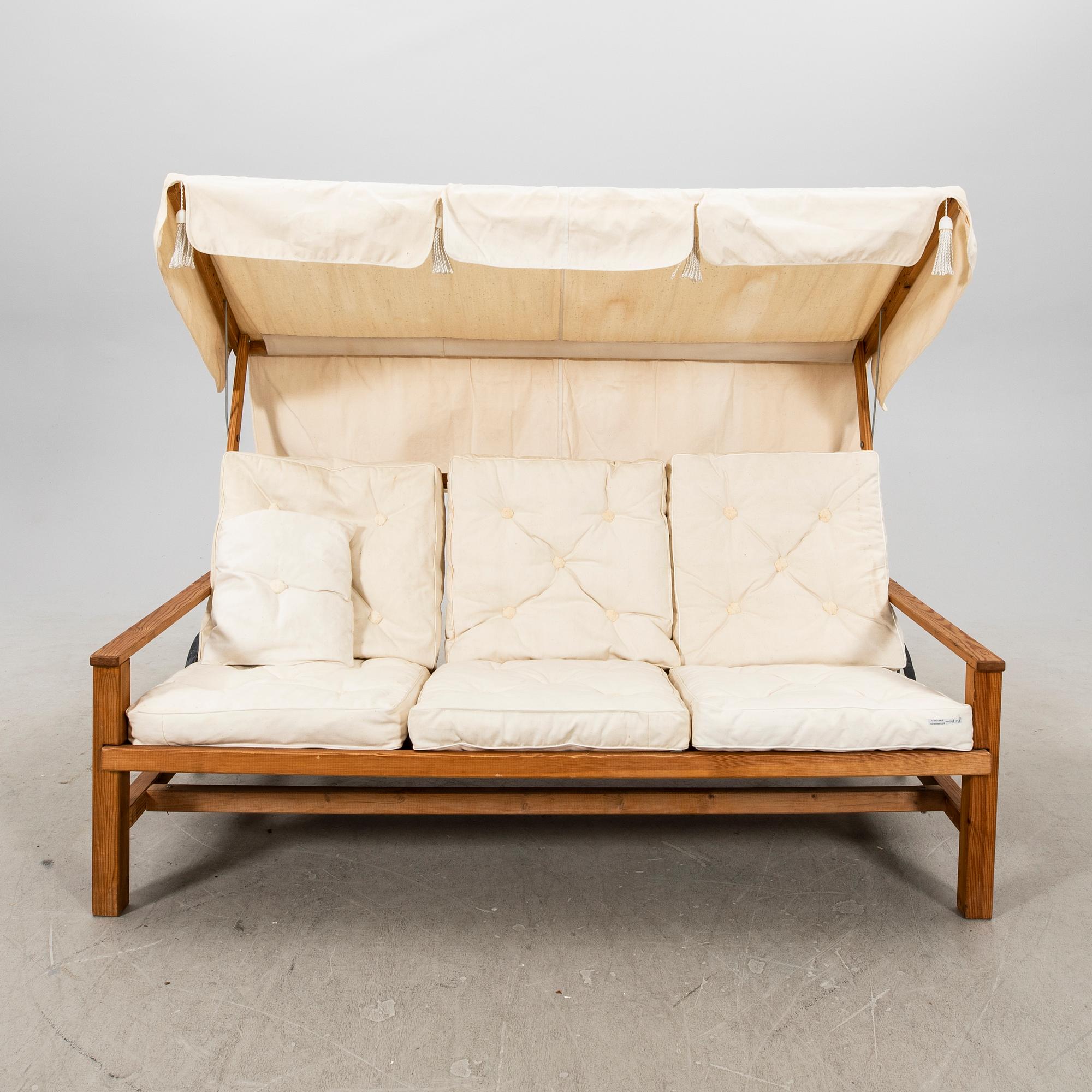 Elsa Stackelberg, soffa med solskydd, Fri Form, 1900-talets andra hälft.