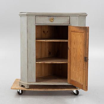 Hörnskänk, 1800-tal.