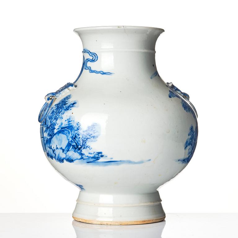 A blue and white vase, Qing dynasty, 19th Century.