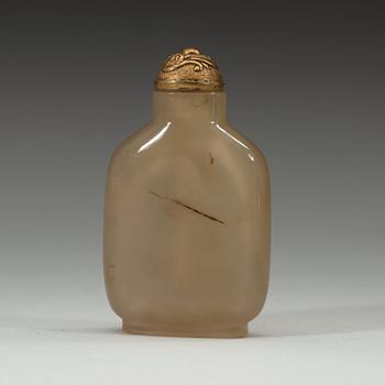 A silhouette chalcedony snuff bottle, Qing dynasty, 19th century.