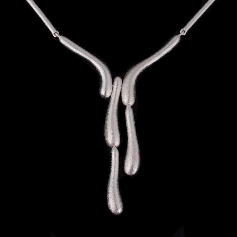 HALSSMYCKE, "Ice Drops" sterlingsilver, Chao-Hsien Kuo Lapponia 2010. Vikt 42 g.
