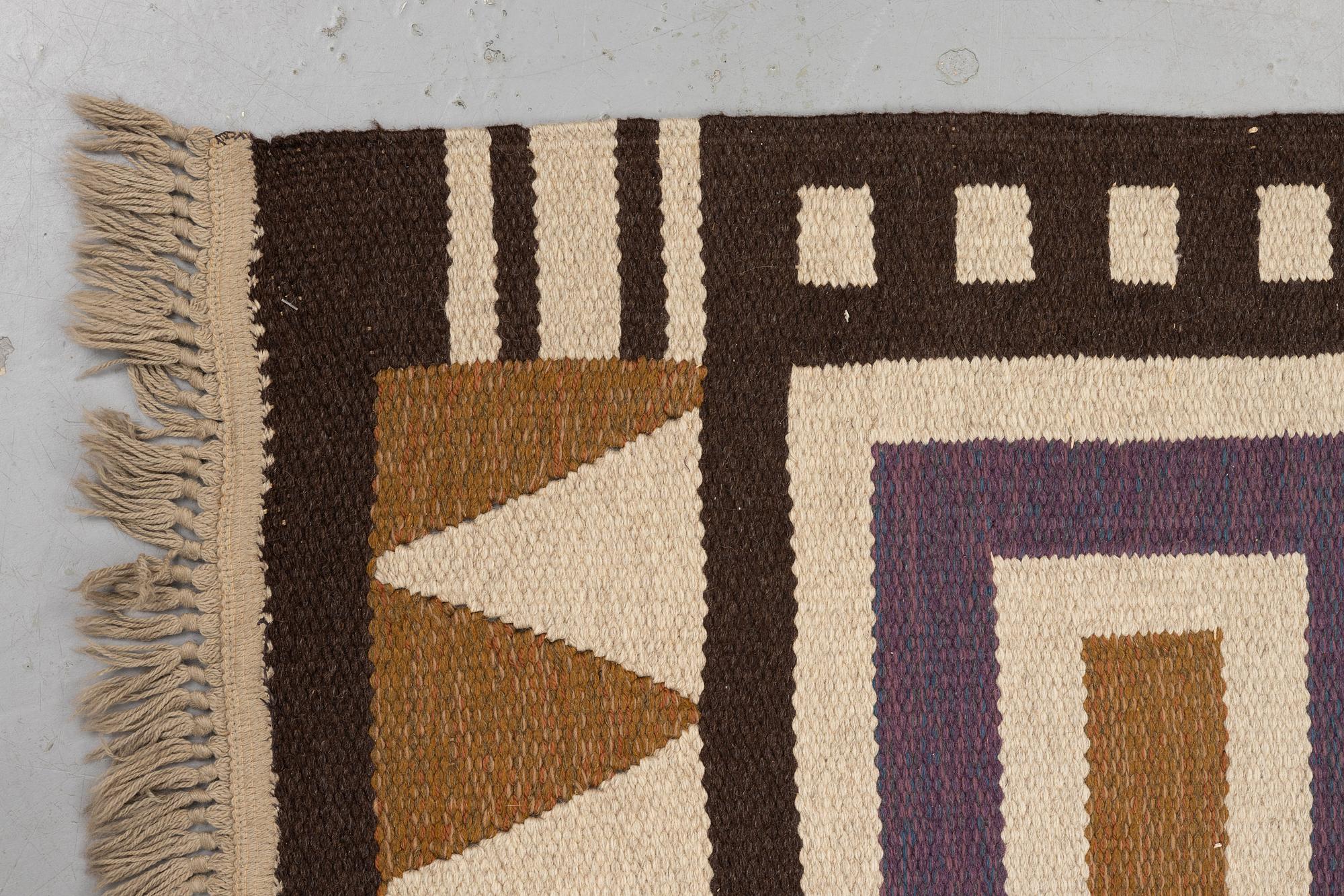 Monika Bertilsson, gallerimatta, rölakan, ca 200  x 89 cm, signerad AÖ MB, Tre Bäckar i Varnhem.