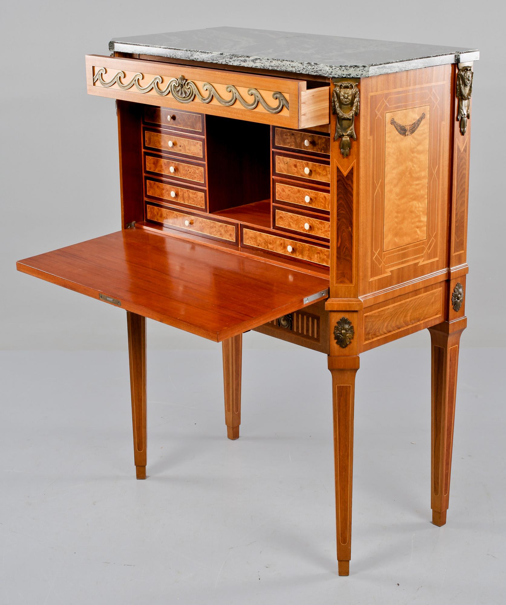 SEKRETÄR, gustaviansk stil, 1900-talets mitt/andra hälft.