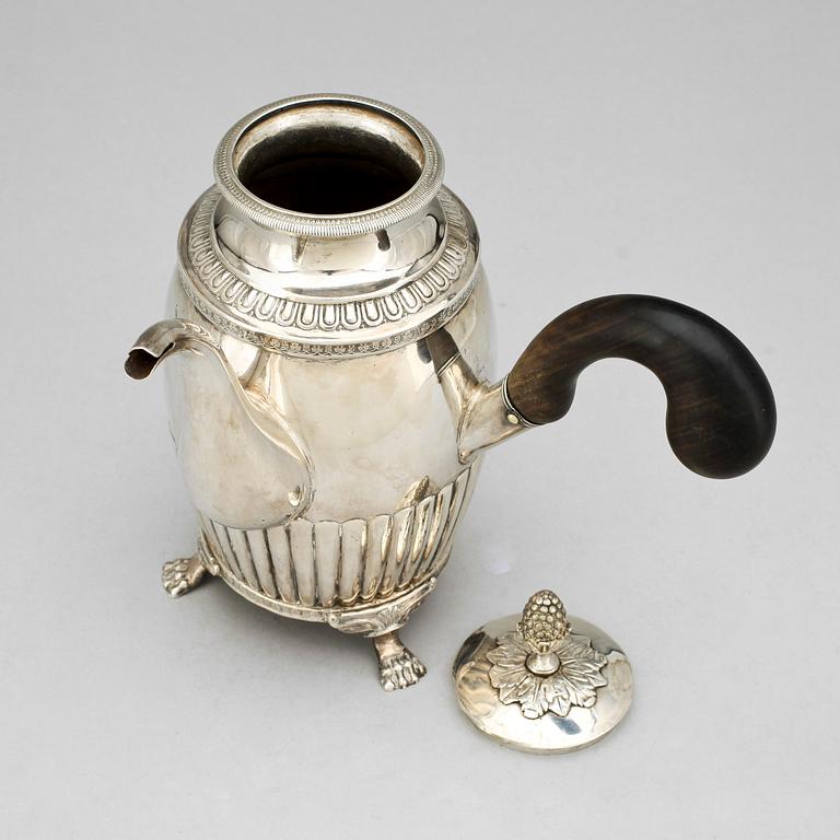 KAFFEKANNA, silver, empir, Anders Lundqvist, Stockholm, 1828. Vikt ca 664 g.