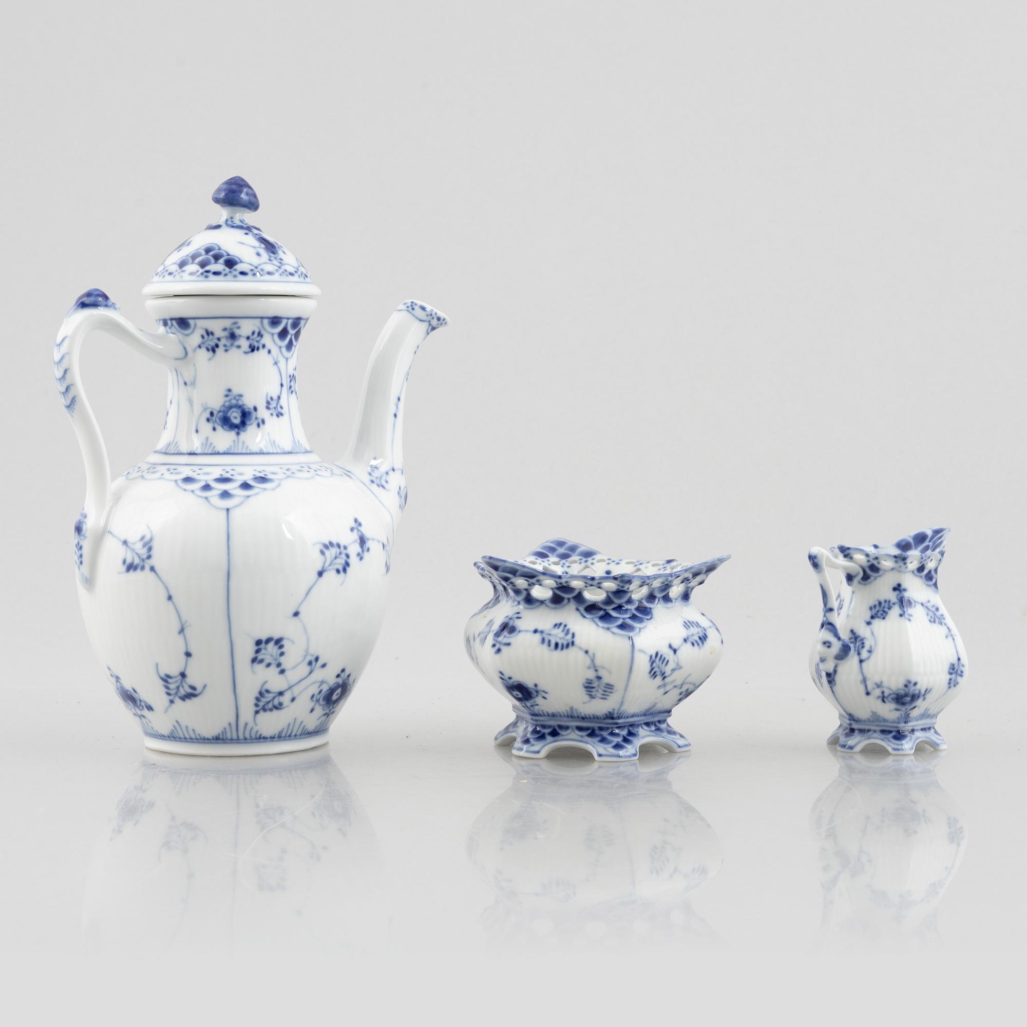 Royal Copenhagen, a 49-piece "Blue Fluted" porcelain service, half and full lace, Denmark.